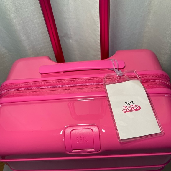 Beis Barbie Check In - Picture 4 of 5